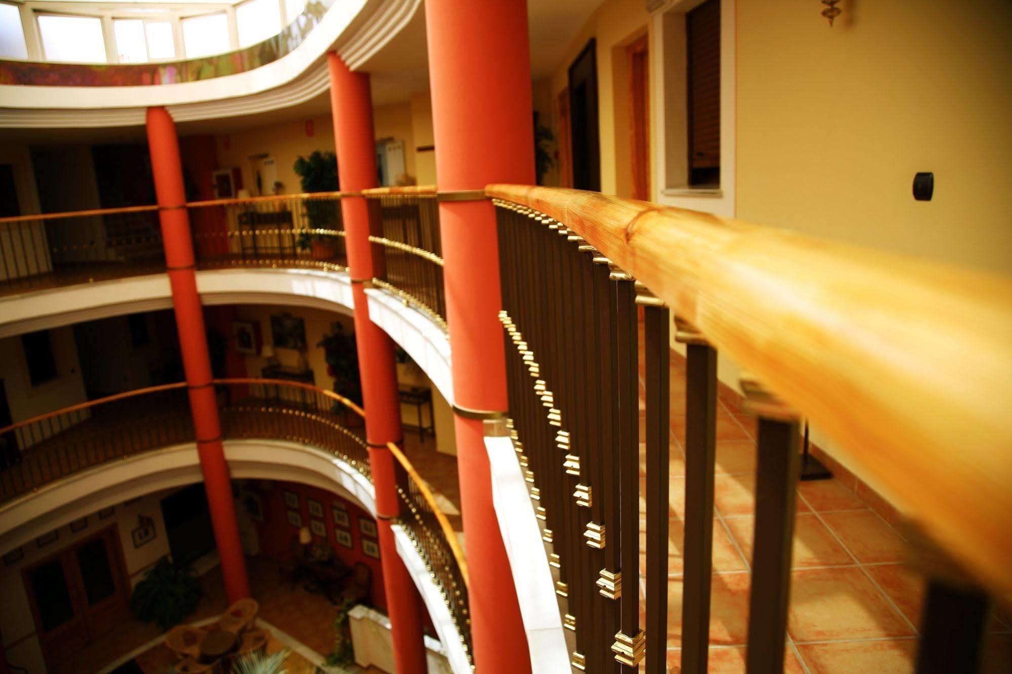 Ele Santabarbara Hotel Castilleja de la Cuesta Bagian luar foto